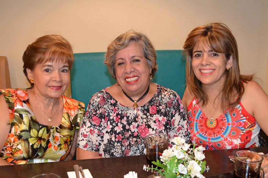 Gloria Ortiz, Carmen Mariana Castrillón y Marisol Ortiz.